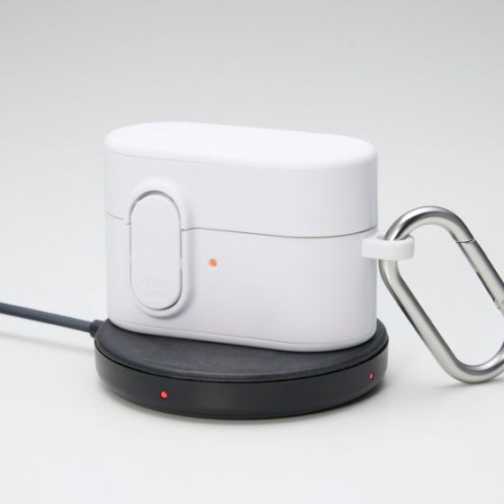 軽量で衝撃に強く、飛び出しを防ぐロック機能付きのTOUGH SLIM Lockケース