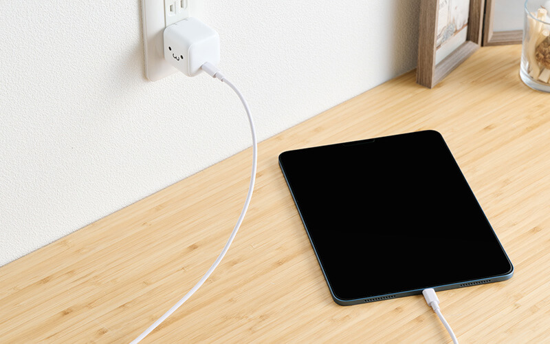 もちろんタブレットやスマートフォンの充電にも使えます