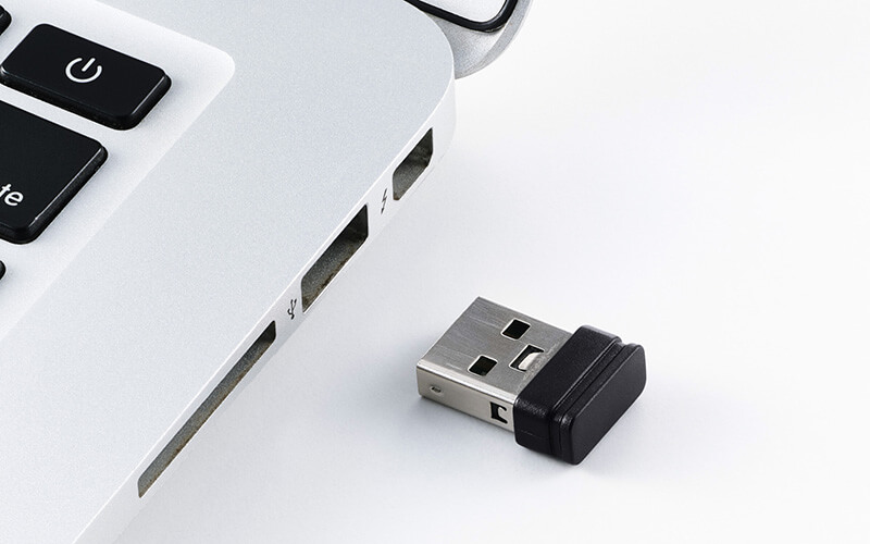 専用ドライバーなどのインストール不要。挿すだけの簡単接続