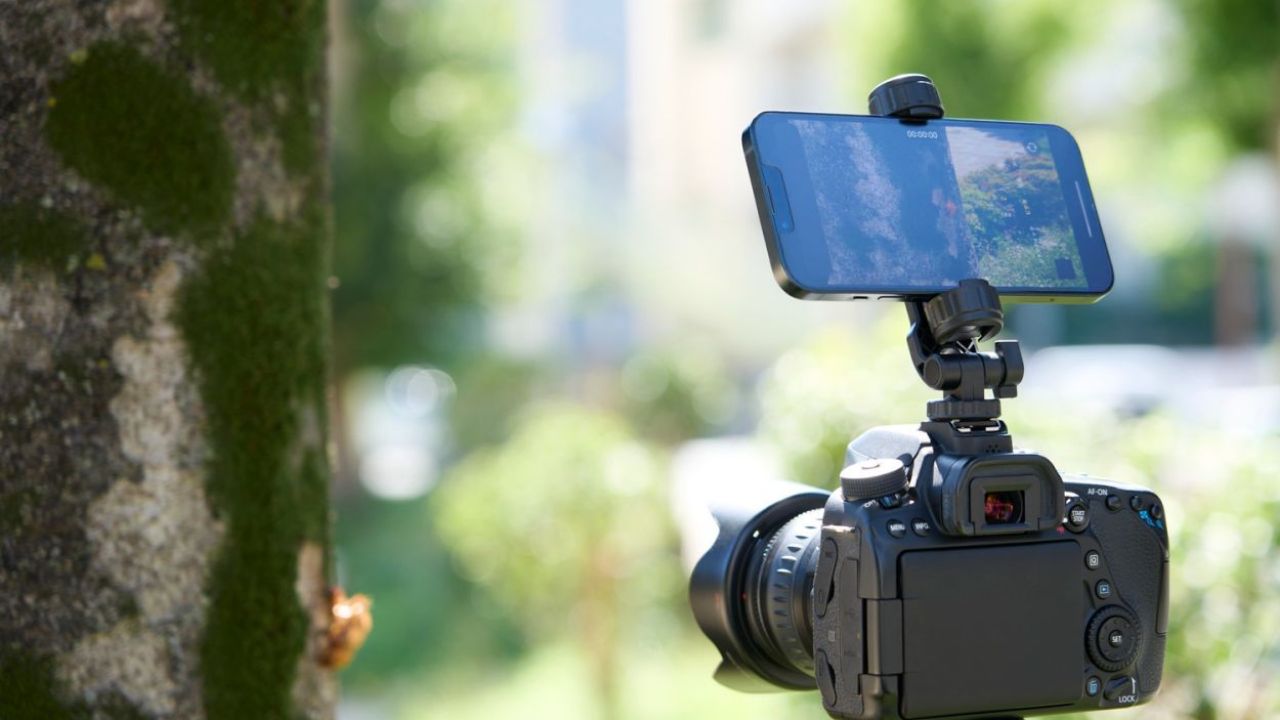 360度回転で縦横自在に撮影可能!カメラ用マウント(ホルダータイプ)