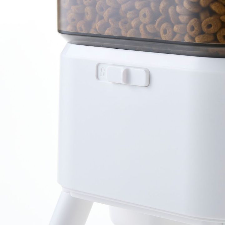 食事姿勢と快適さに配慮した安心設計