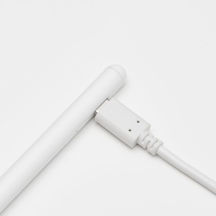 約30分でフル充電可能な急速充電機能を搭載