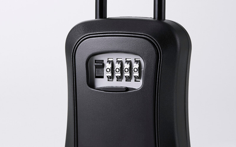 4桁のダイヤル式ロックを採用