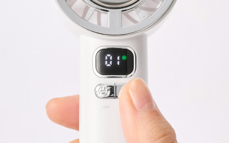 デジタルカウンタで風量、充電、残量がひと目でわかる