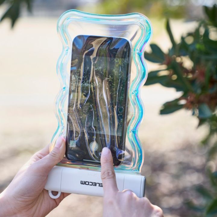 ケースに入れたまま、タッチパネルの操作が可能