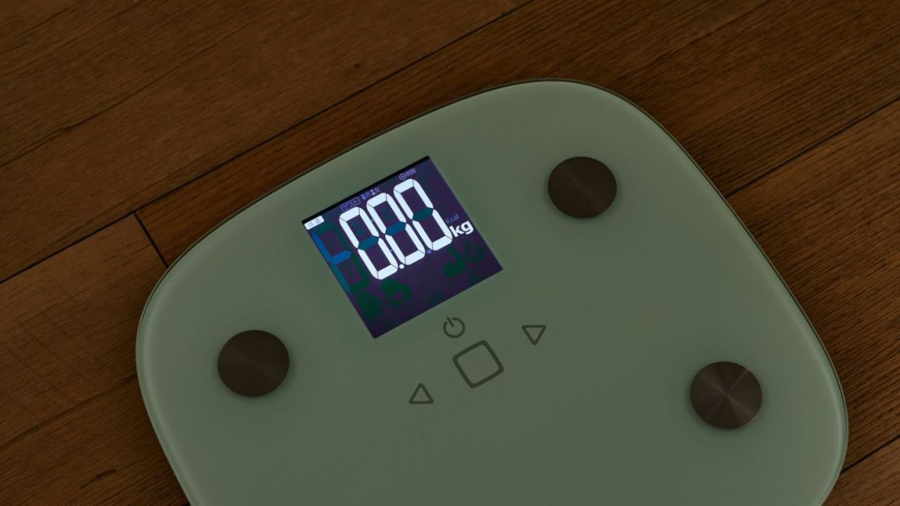 立ったままでも見やすく、使いやすい設計