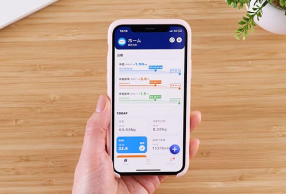 専用アプリ「ELECOM Healthcare」で手入力し、簡単にデータ管理が可能