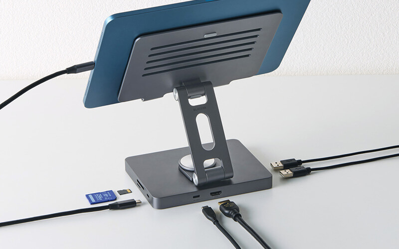 充電、データ通信、映像出力などが可能な6ポートのドッキングステーション機能を搭載