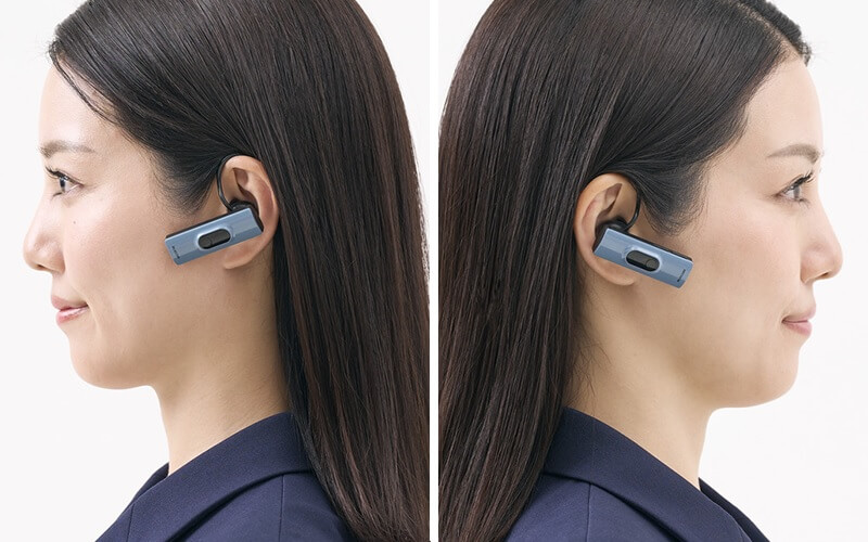 左用と右用のイヤーフックが付属し、左右どちらの耳にも装着可能