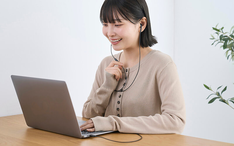 ハンズフリー通話対応のリモコンマイク付き