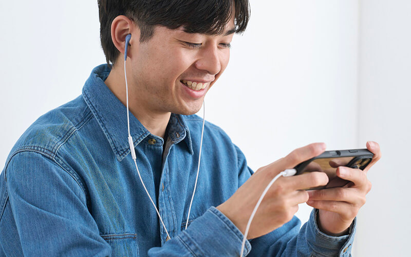ゲームなど長時間の利用でも疲れにくい