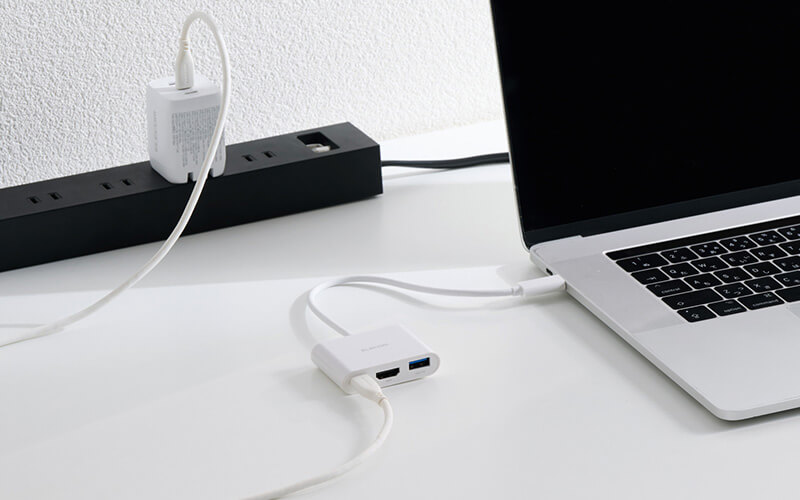 USB Power Delivery対応のUSB Type-Cポートを装備し、パソコンの充電が可能 DST-030BPWH