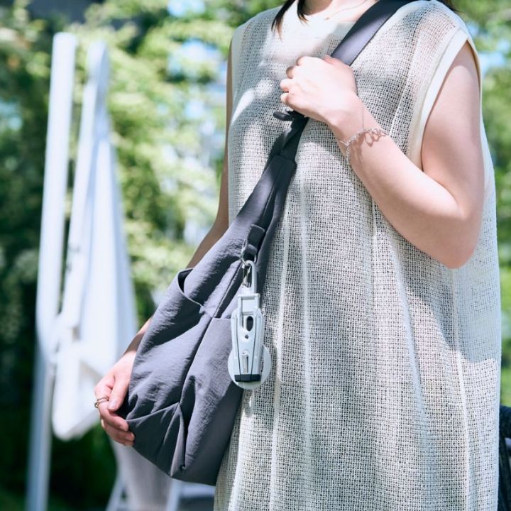 サッと使えて、幅広い場所に装着できるカラビナ付き!MAGKEEPシリーズのスマホ三脚