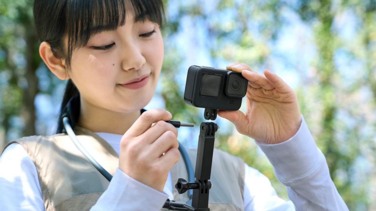両手を使った作業動画の撮影におすすめ!首に掛けて撮影ができるMAGKEEPシリーズのネックレス式マウント