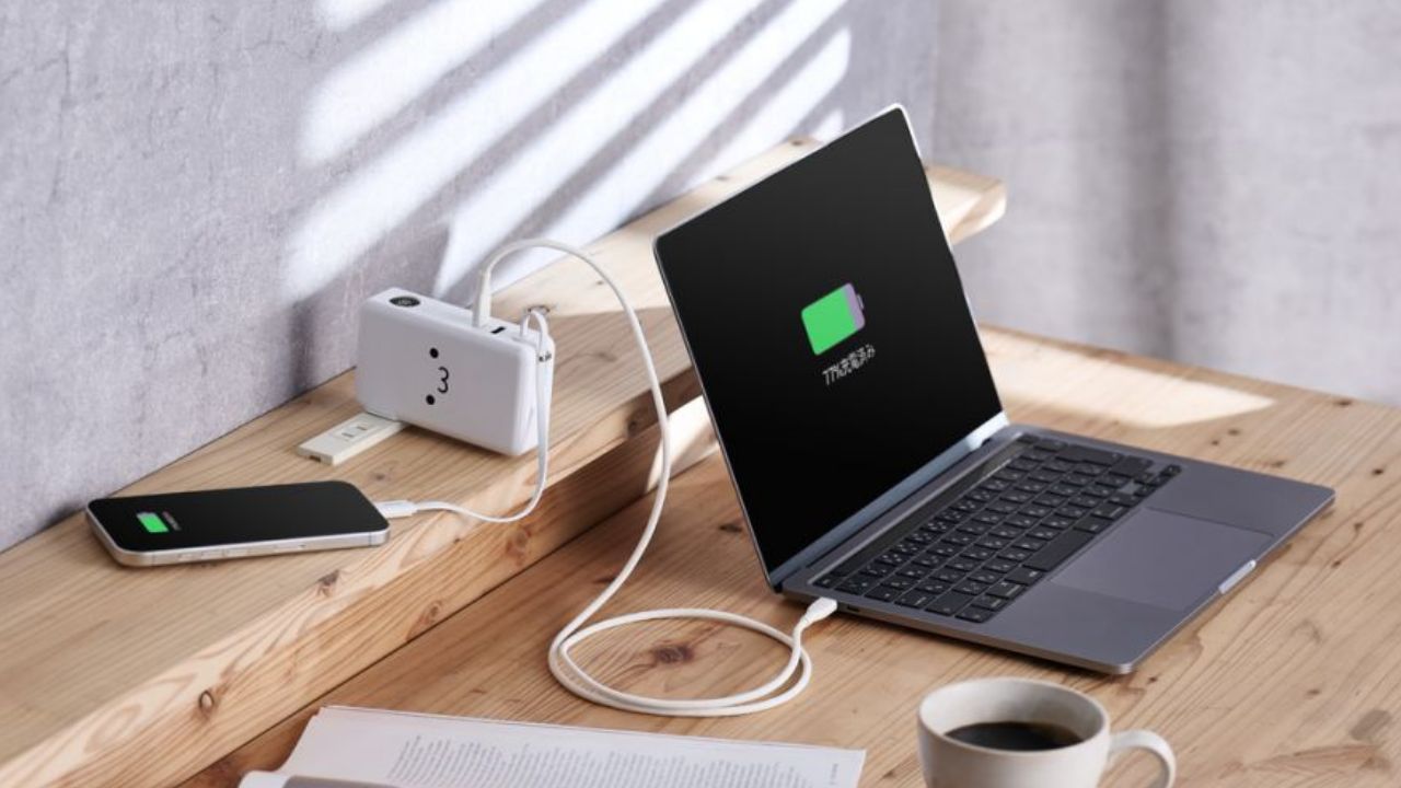 これ1台でまとめて充電!ケーブル一体型3in1モデル
