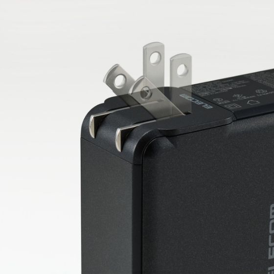 持ち運びやすく、残量がひと目でわかるLEDパネル搭載