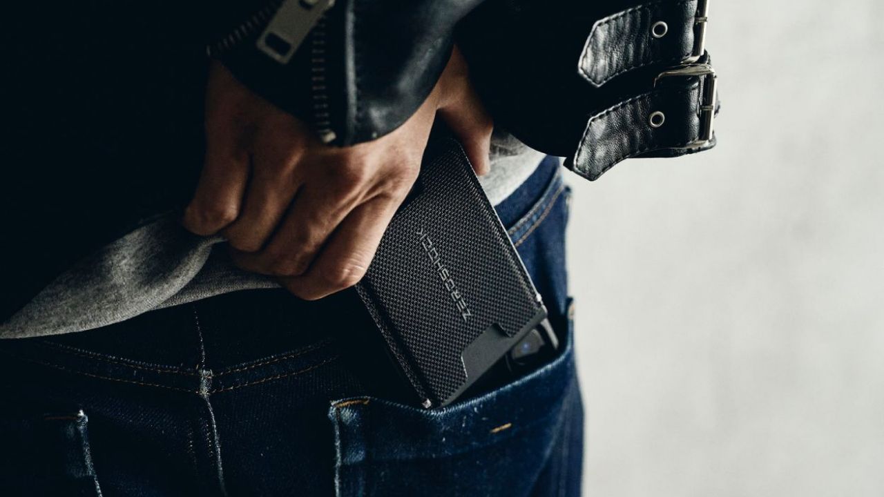 CORDURA&reg;バリスティックナイロン採用で、繰り返し使ってもヘタりにくい!MAGKEEP カードケーススタンド
