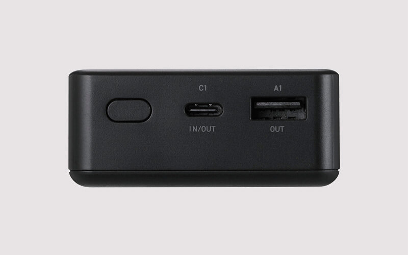 一体型ケーブルのほか、USB Type-CポートとUSB-Aポートの2ポートを装備