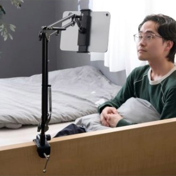 ファやベッドでくつろいだまま楽に使える!タブレット・スマートフォン用Zアーム型スタンド/ベッドサイド