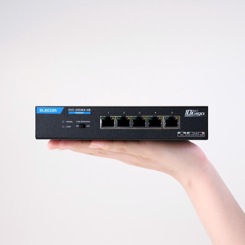 10Gbps対応ながら、5ポートモデルは手に乗るほどのコンパクトサイズ