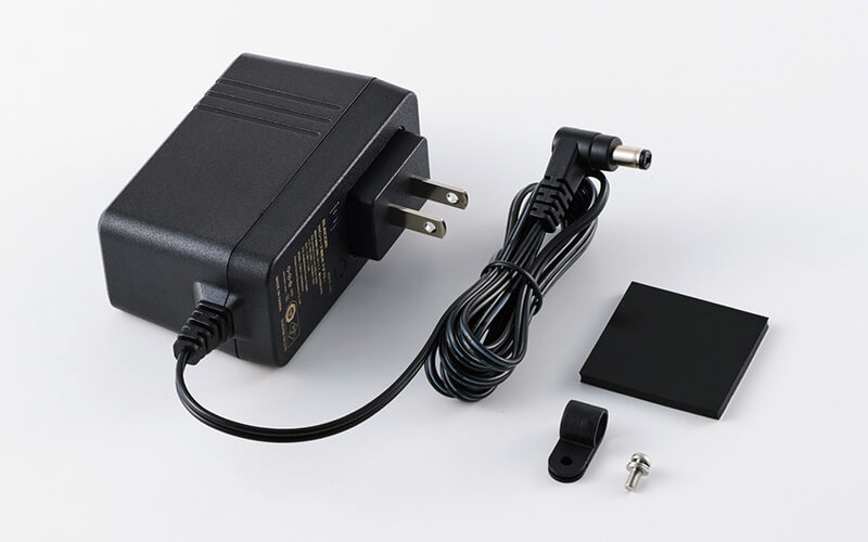 付属品(専用ACアダプター、ゴム足、電源ケーブル抜け防止バンド)