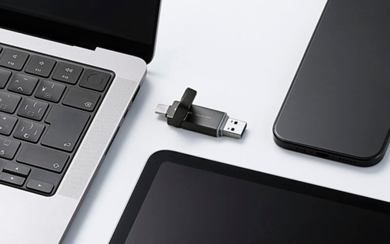 スマートフォンやタブレット、パソコンなど、USB Type-CポートおよびUSB-Aポート搭載機器に変換アダプターなしで接続できます