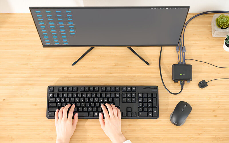 ワイヤレスマウスやワイヤレスキーボードを使えば、デスクの上がさらにすっきり