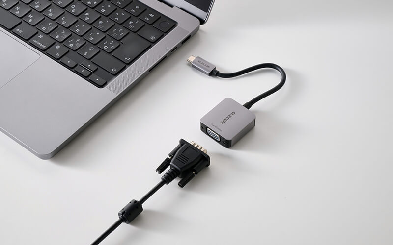 USB Type-Cポートからの映像信号をVGAに変換し、ディスプレイやプロジェクターで表示可能
