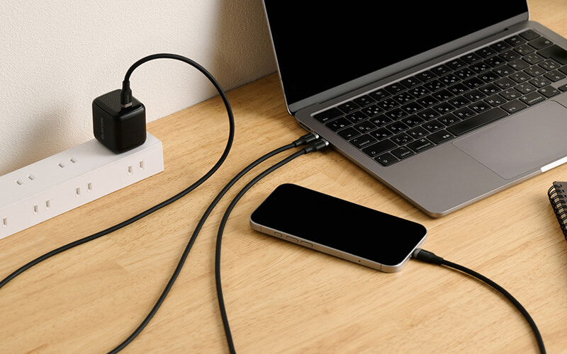 最大480Mbpsのデータ転送と、最大100Wでの充電が可能