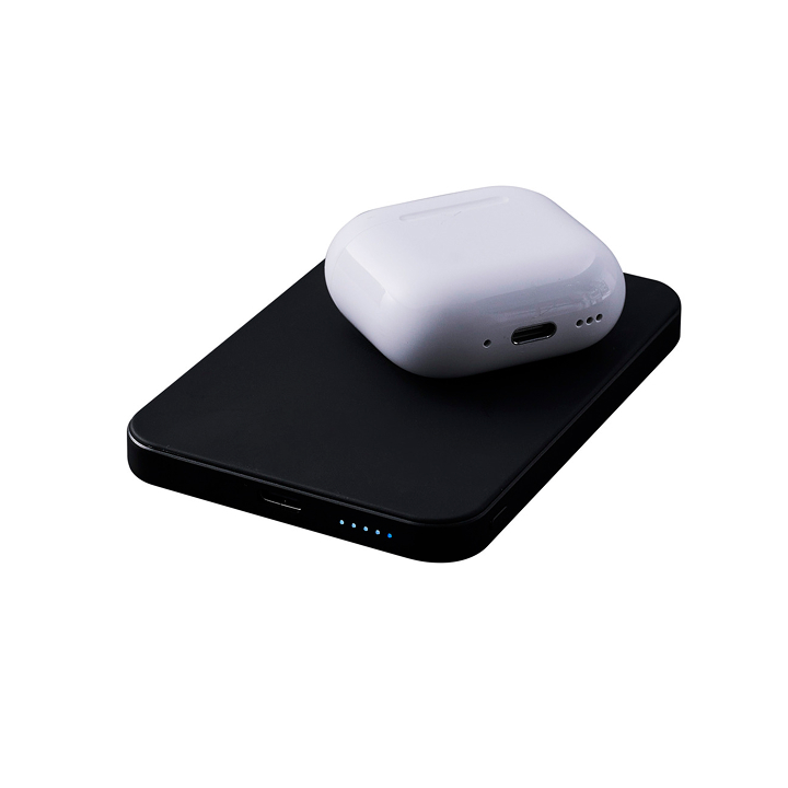 薄さ約8.5mmでQi2最大15Wワイヤレス充電に対応した5000mAhモデル
