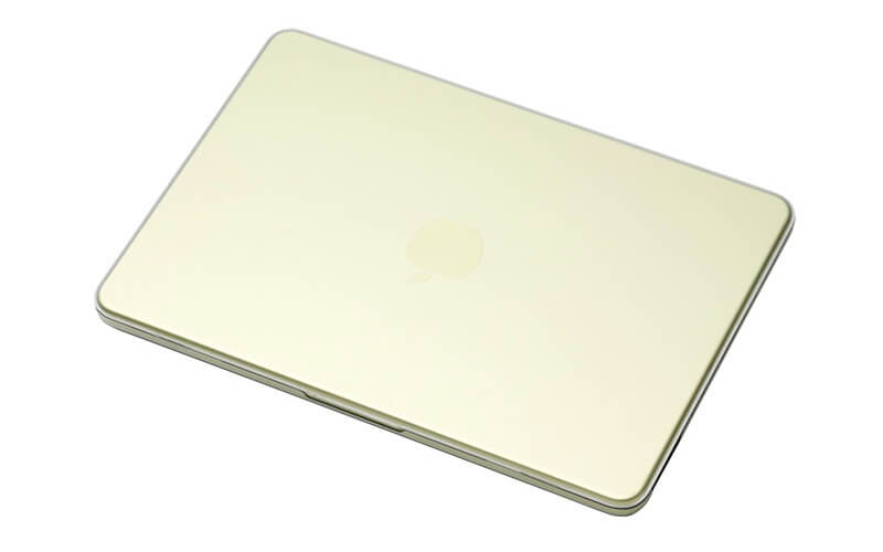 MacBook Neo本体にぴったりフィット。本体カラーやデザインを引き立てるマットクリア加工