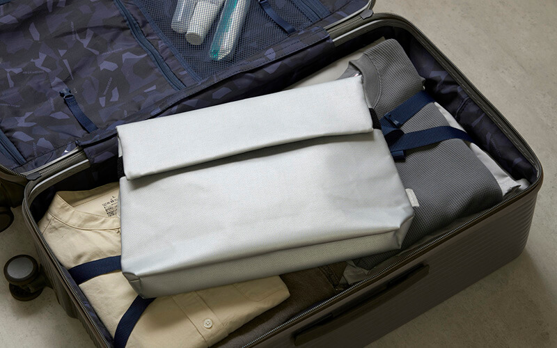 旅行時など、本製品にガジェットをひとまとめにしてカバンに収納できる