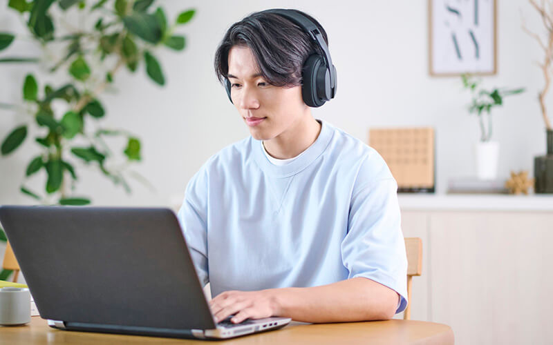 フレキシブルアームのマイクは着脱できるのでヘッドホンとしても使用可能