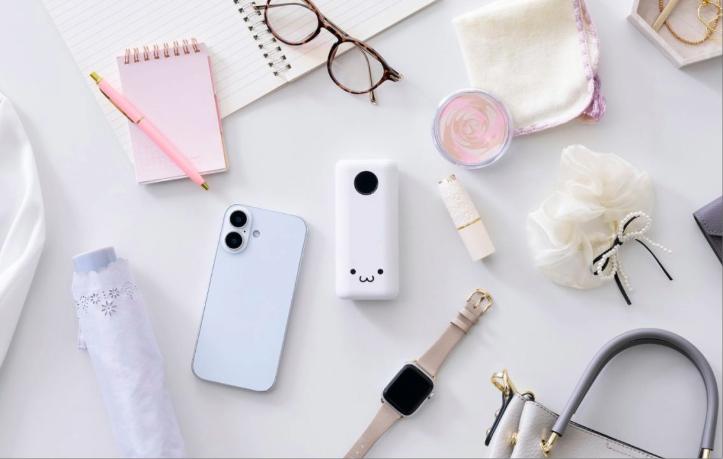 ホワイトのボディにかわいい「しろちゃん」をプリント(製品型番：DE-C96L-6000WF)