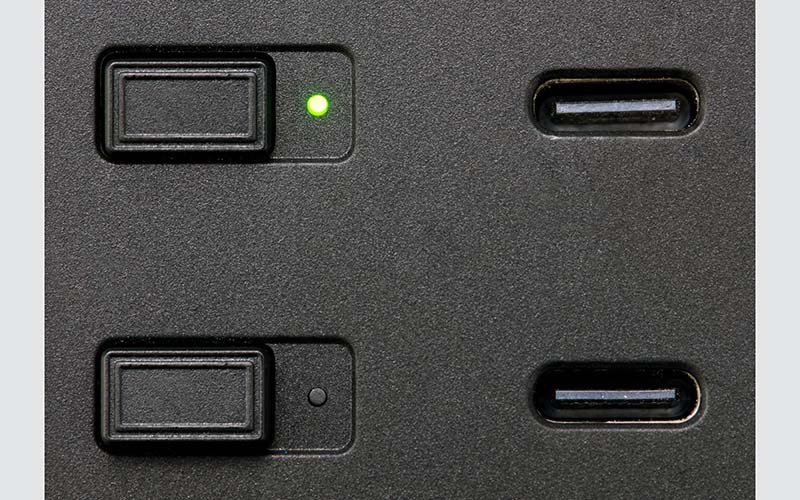 アクセスランプを搭載し、通電状況がひと目で分かる