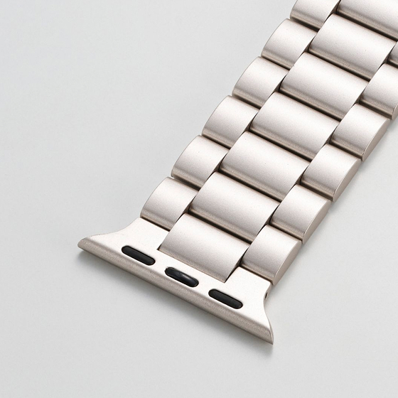 普段使いからフォーマルシーンまで活躍!上品で堅牢な3連タイプのApple Watch用ステンレスバンド