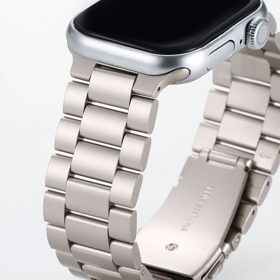 普段使いからフォーマルシーンまで活躍!上品で堅牢な3連タイプのApple Watch用ステンレスバンド