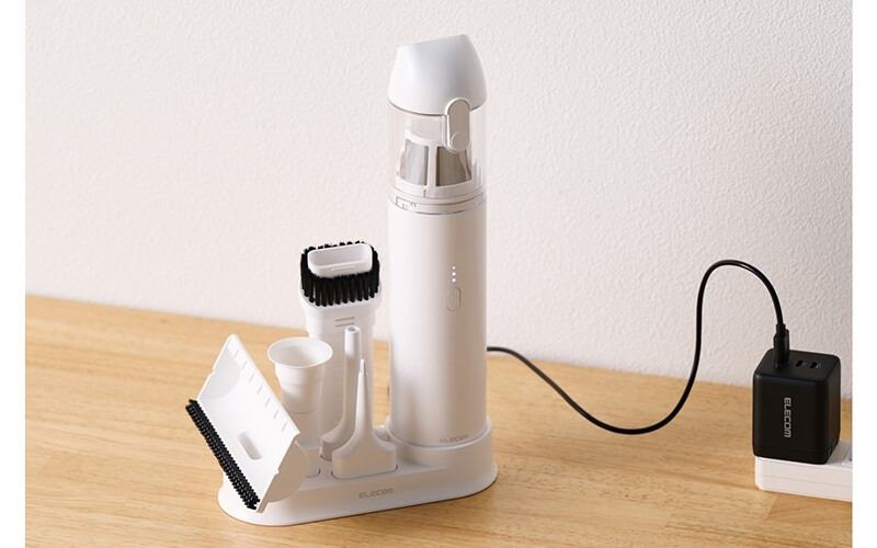 付属の充電スタンドにセットしておくだけでそのまま充電可能(USB ACアダプターは付属しません)