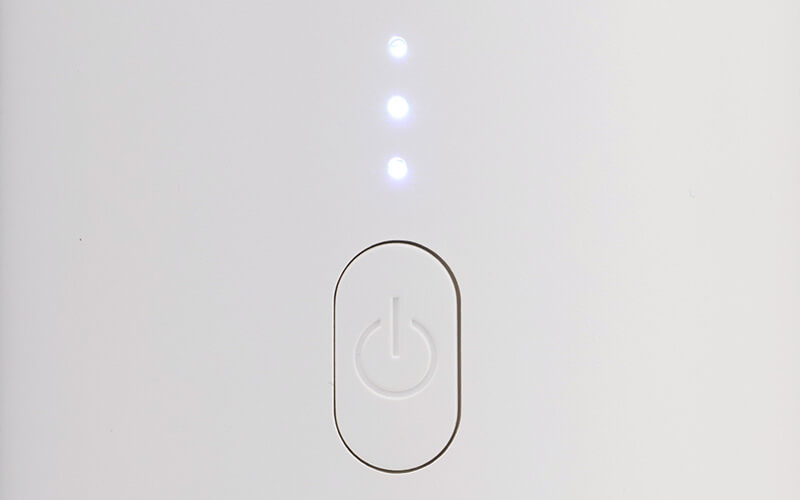 バッテリーの充電残量がわかるLEDランプを装備