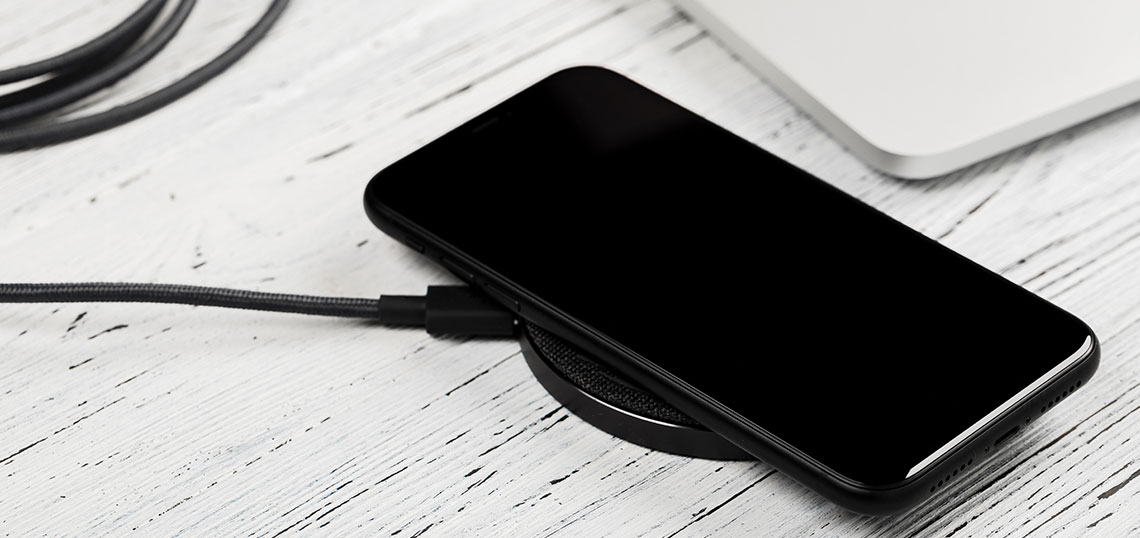 スマートフォンにワイヤレス充電が最適な理由