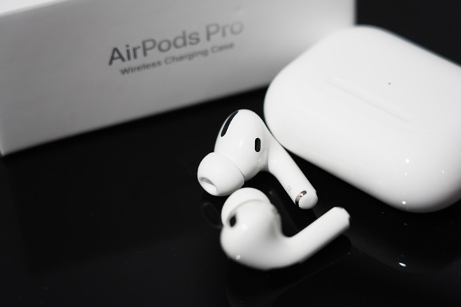 Apple AirPods with wireless charging