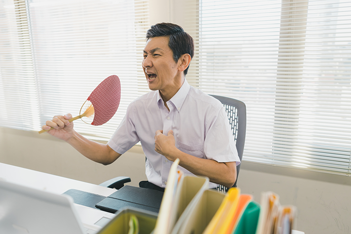 夏場の暑い職場イメージ