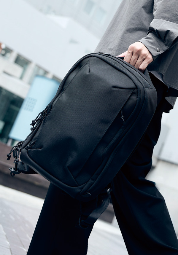 クッションが入った持ち心地の良いトップハンドル　