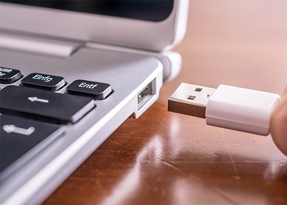 パソコンから充電する場合