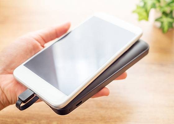 スマートフォンを操作したまま充電しない