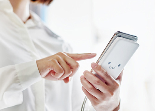 持ち運びに便利な軽量薄型のモバイルバッテリーを使うメリット