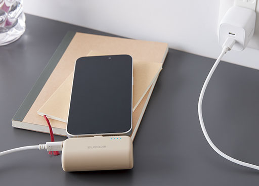 ケーブル内蔵モバイルバッテリーで持ち物をコンパクトにしよう