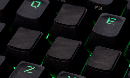 写真：グリップシートを貼り付けたゲーミングキーボードのキー