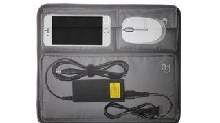 各機器類などに対応した収納ポケット付き 各機器類などに対応した収納ポケット付き