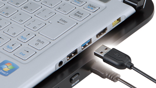 USBポートに接続するだけで使える USBポートに接続するだけで使える